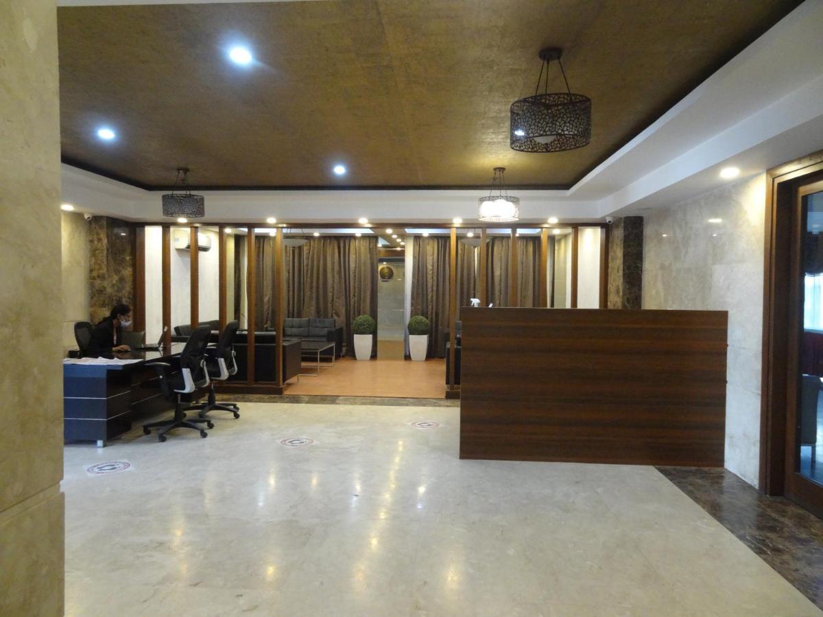 Hide Away Suites Noida Bagian luar foto