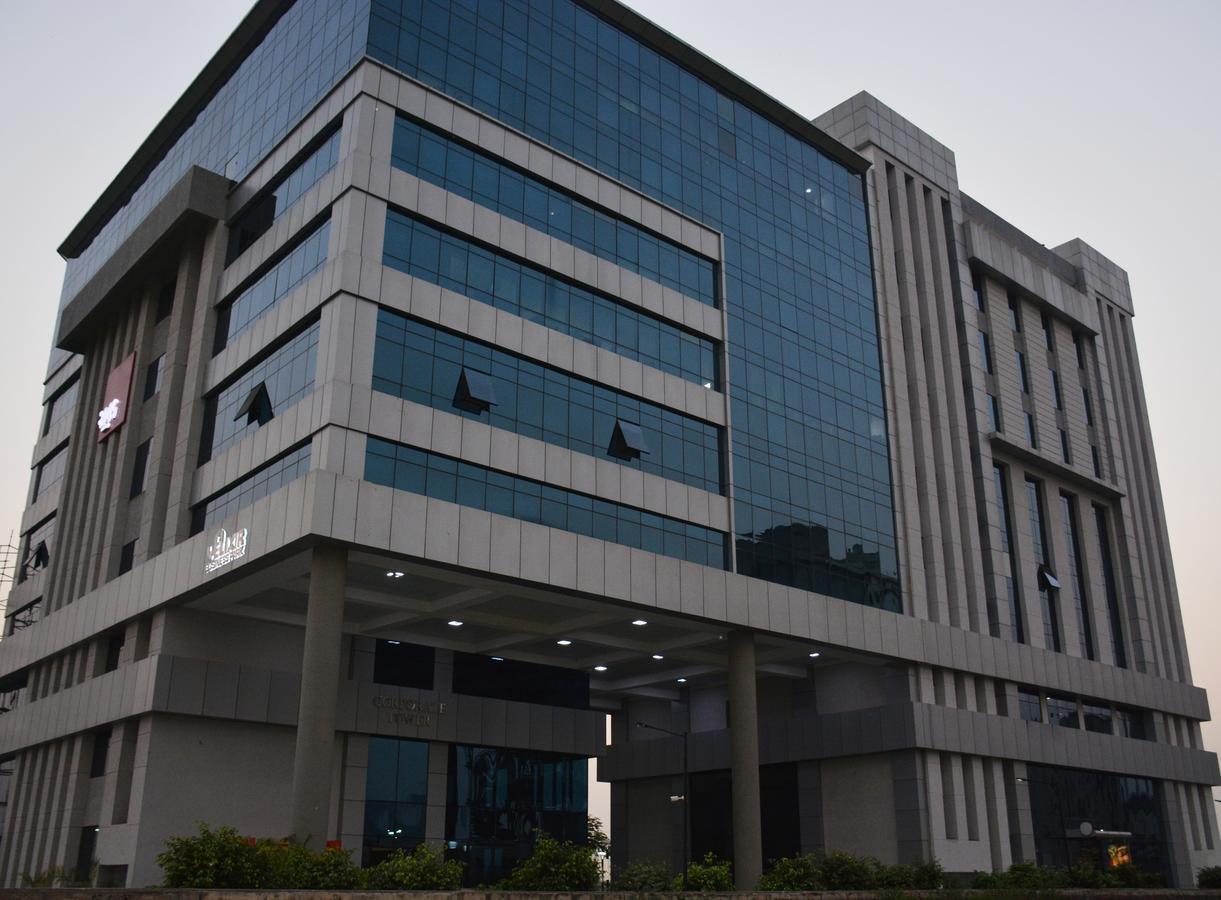 Hide Away Suites Noida Bagian luar foto