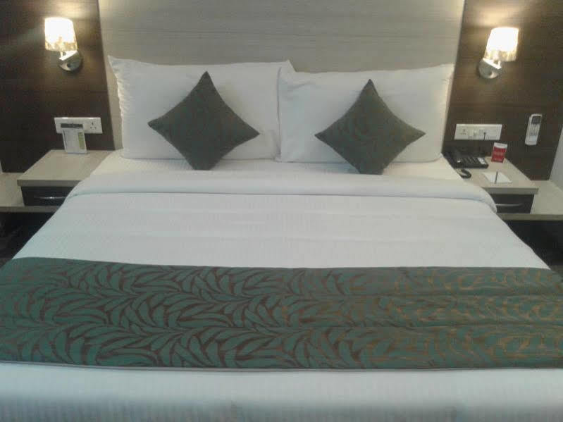 Hide Away Suites Noida Bagian luar foto