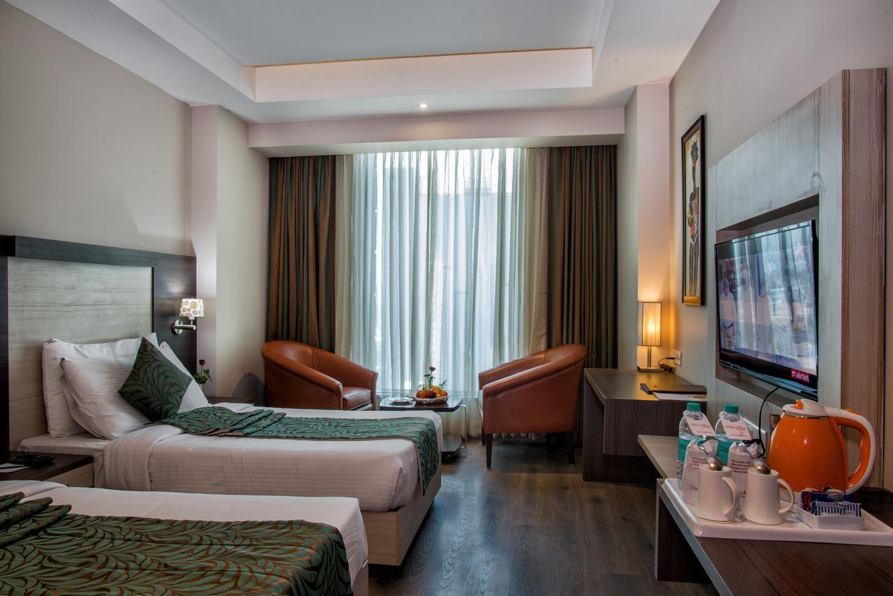 Hide Away Suites Noida Bagian luar foto