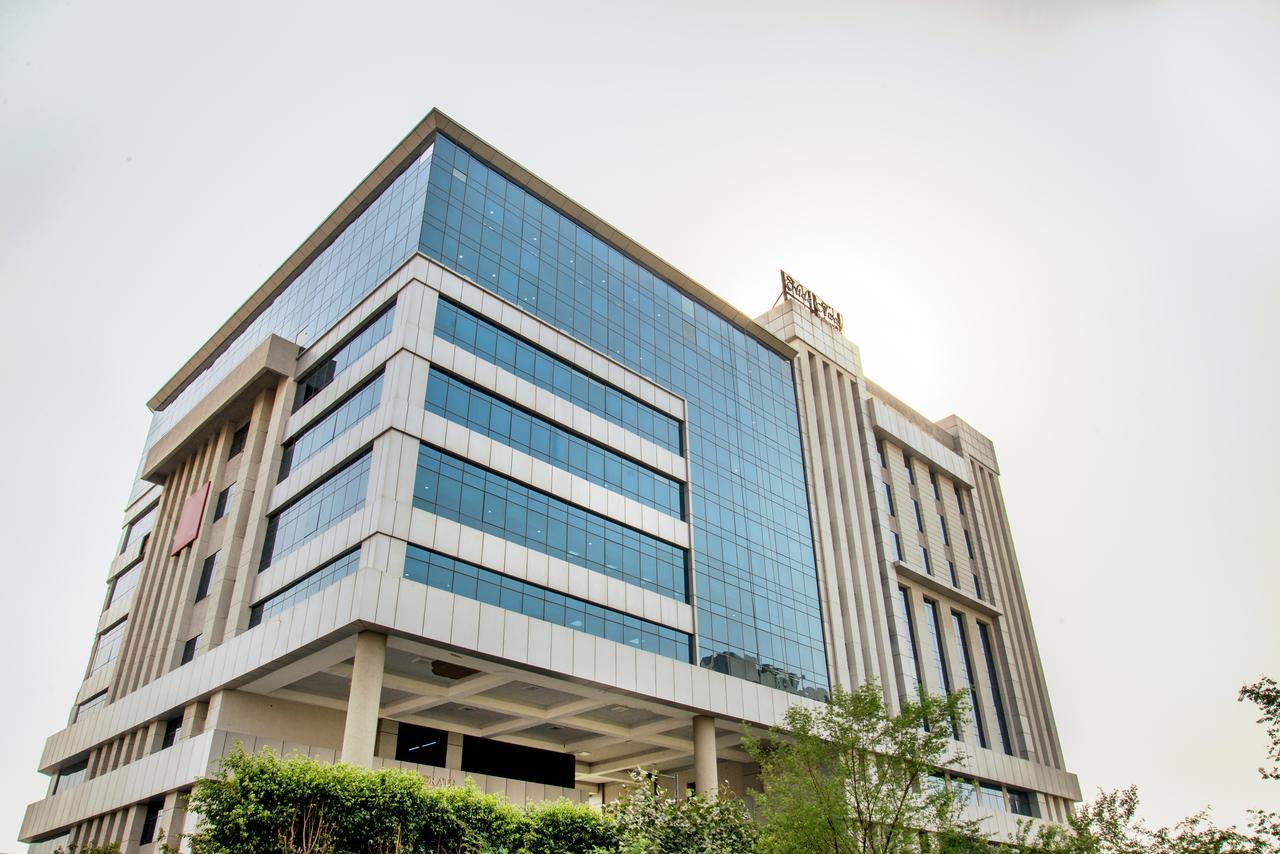 Hide Away Suites Noida Bagian luar foto